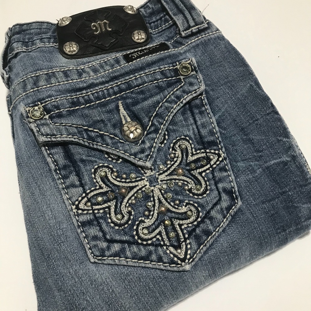 27x32  light blue  distressed Miss Me denim boot cut jeans